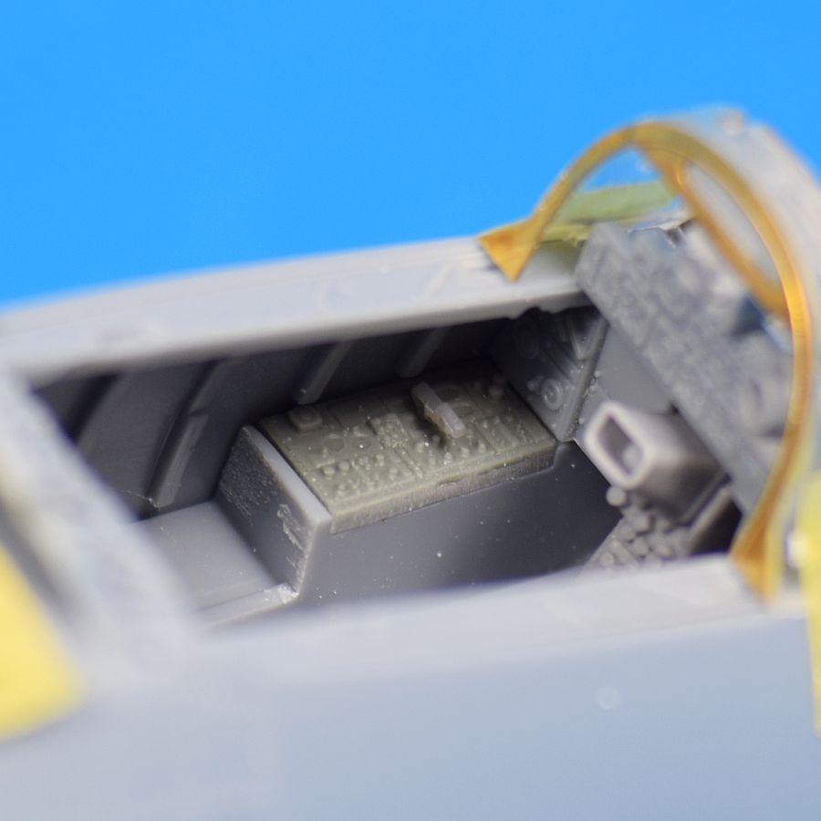 ABANDONNÉ : Conversion de becs de bord d'attaque pour F-4E (version tardive)